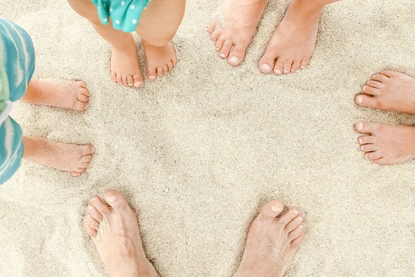 Belle Gambe Nella Sabbia Del Mare Sfondo Greco — Foto Stock