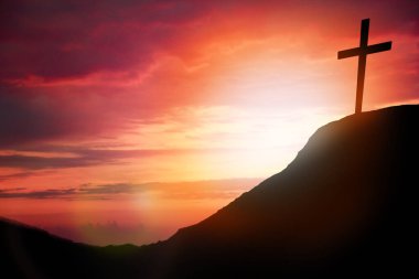 Calvary Dağı 'nın arka planında siluet çaprazında. Paskalya konsepti