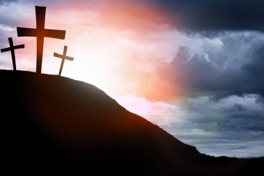Calvary Dağı 'nın arka planında siluet çaprazında. Paskalya konsepti