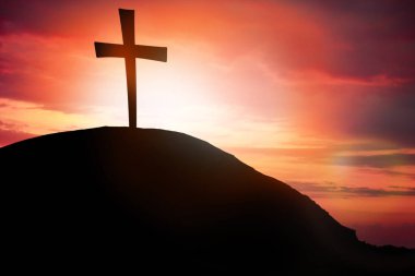 Calvary Dağı 'nın arka planında siluet çaprazında. Paskalya konsepti