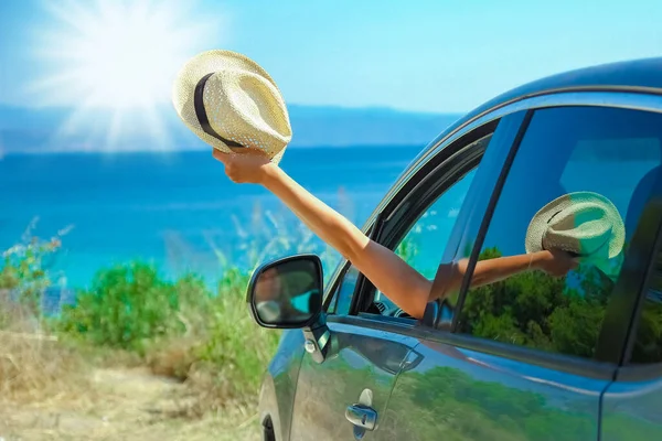 Happy Girl Car Sea Greece Background — Stock Photo, Image