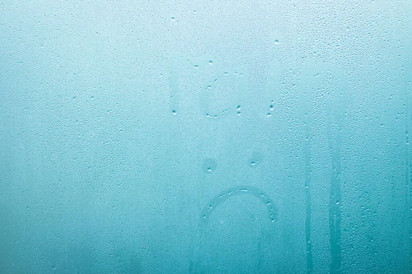Hujan Ditulis Dengan Senyuman Kaca Jendela Dengan Latar Belakang Tetes — Stok Foto
