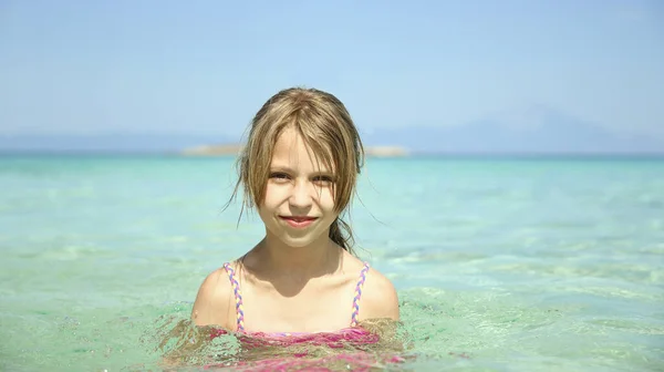 Bambina Sulla Spiaggia Estate — Foto Stock