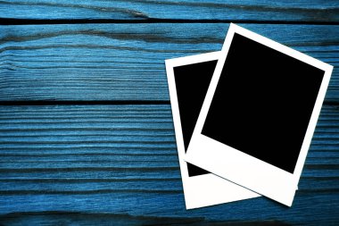 Ahşap bir arka planda nostalji fotoğrafçılığı