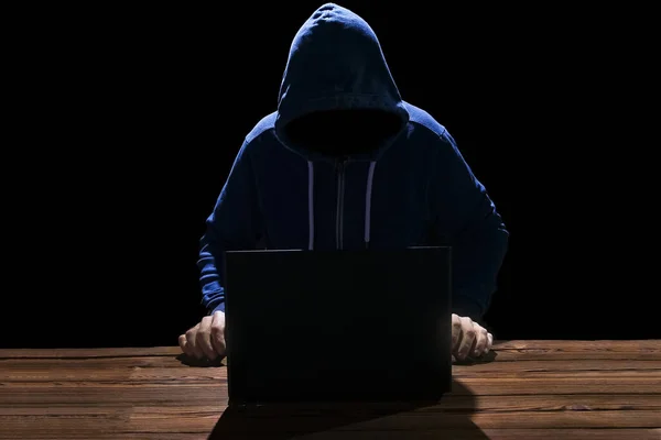 Hacker Laptop Και Αφηρημένο Δυαδικό Κώδικα — Φωτογραφία Αρχείου