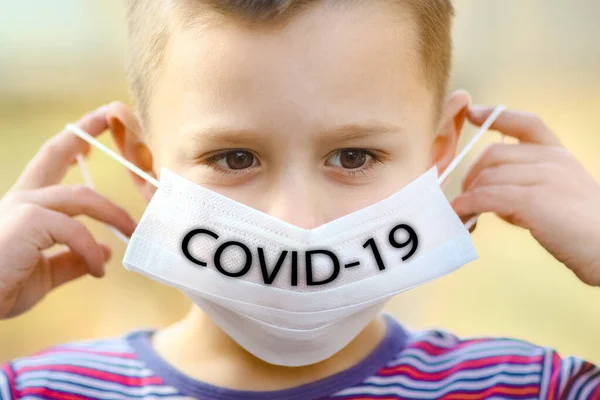 Maskerat Barn Från Coronavirus Och Luft Skydd Mot Luftföroreningar Från — Stockfoto
