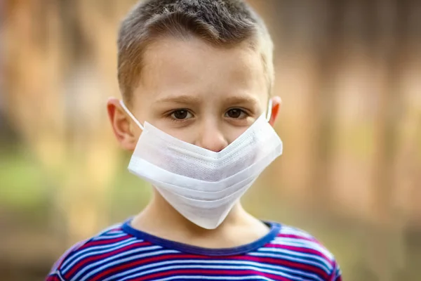 Дитина Масці Коронавірусу Повітря Захист Від Повітря Забрудненого Вірусом Європі — стокове фото