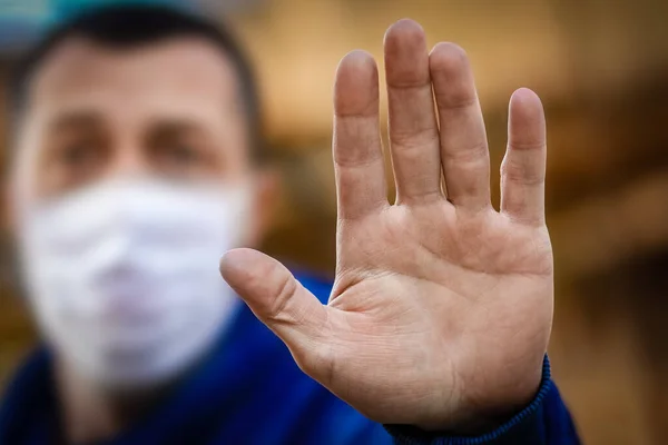 Man Mask Fötter Från Ett Coronavirus Och Luft Skydd Mot — Stockfoto