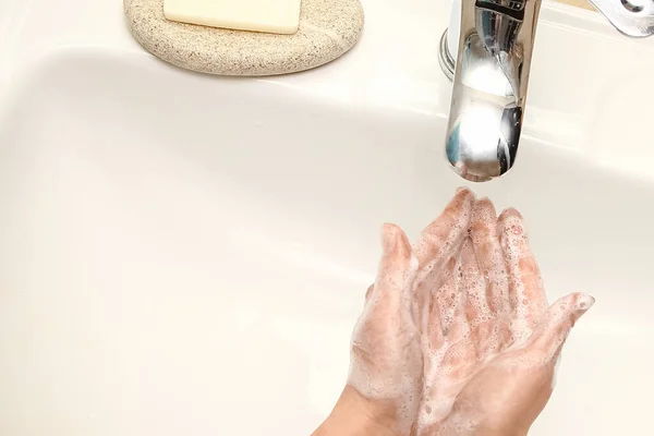 Руки Милом Миють Під Краном Водою Очистити Від Інфекції Бруду — стокове фото