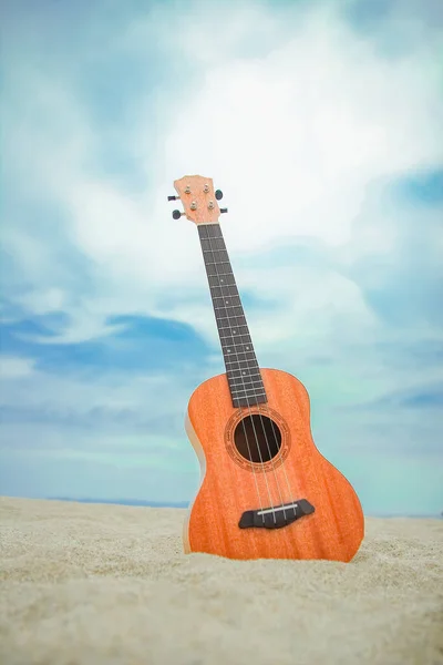 Schöne Gitarre Sand Griechischen Meer — Stockfoto