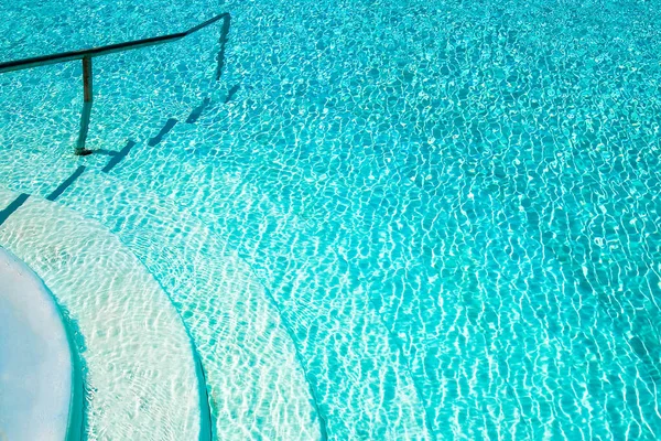 Krásně Stylové Schodiště Kroky Bazénu Přírodním Mořském Pozadí — Stock fotografie