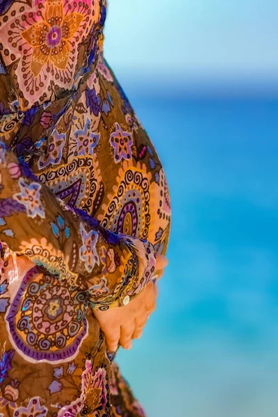 Těhotná Dívka Blízkosti Moře Pozadí Šťastná Žena Kloboukem Dovolené Při — Stock fotografie