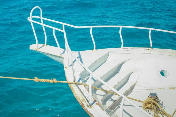 Nave Yacht Vacanza Viaggio Sullo Sfondo Del Mare Naso Della — Foto Stock