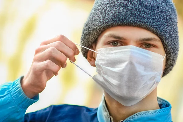 Людина Масках Коронавірусу Повітря Захист Від Повітря Забрудненого Вірусом Європі — стокове фото