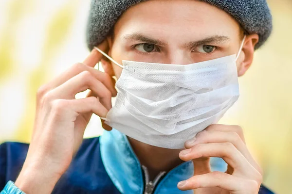 Maskerad Man Från Coronavirus Och Luft Skydd Mot Luftföroreningar Från — Stockfoto