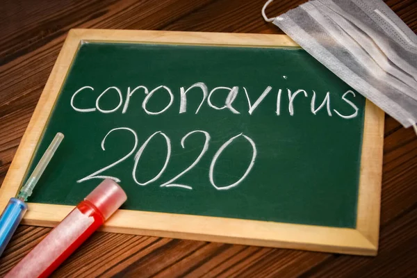 Coronavirus Probe Mit Einer Tablette Auf Einem Holztischhintergrund Epidemie Der — Stockfoto