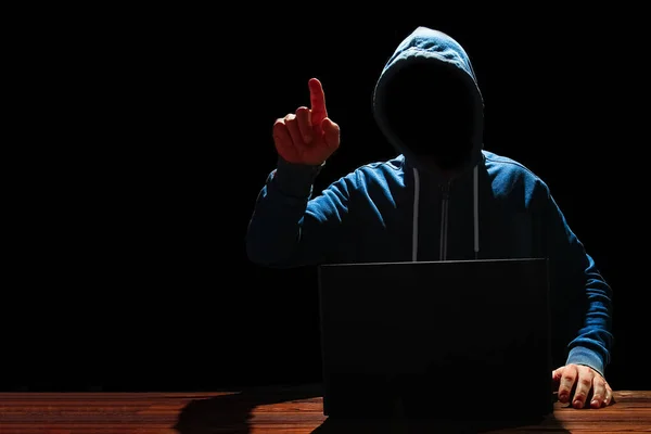 Hacker Con Portátil Sienta Una Mesa Código Binario Abstracto Programas — Foto de Stock