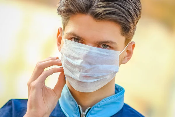 Людина Масках Коронавірусу Повітря Захист Від Повітря Забрудненого Вірусом Європі — стокове фото