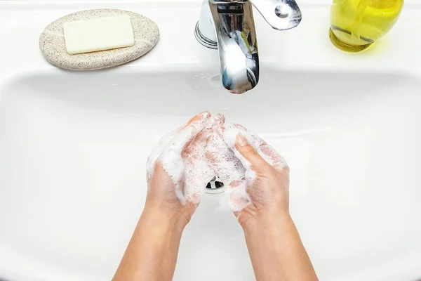 Руки Милом Миють Під Краном Водою Очистити Від Інфекції Бруду — стокове фото