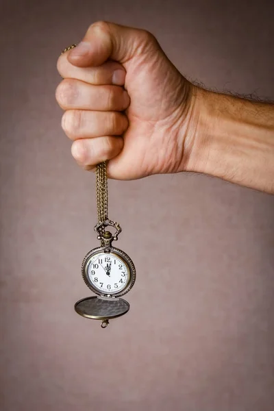 Reloj Bolsillo Las Manos Hombre — Foto de Stock