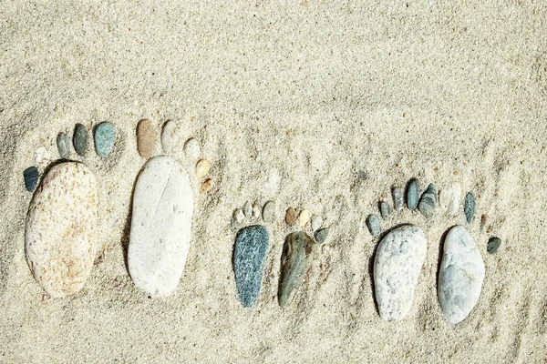Feliz Pedra Está Localizada Como Pegadas Praia Junto Oceano Fundo — Fotografia de Stock