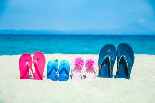 Krásné Pantofle Písku Moře Řecké Přírodním Pozadí — Stock fotografie