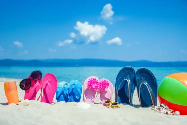 Hermosas Zapatillas Arena Por Mar Griego Fondo Naturaleza —  Fotos de Stock