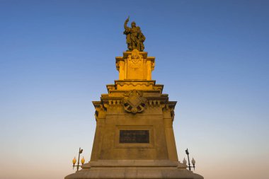 Roger Lauria (Aragonca Amiral XIII CE anıt