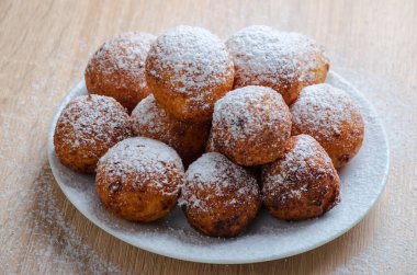 Lor peynirli çörek ahşap arka plan üzerinde