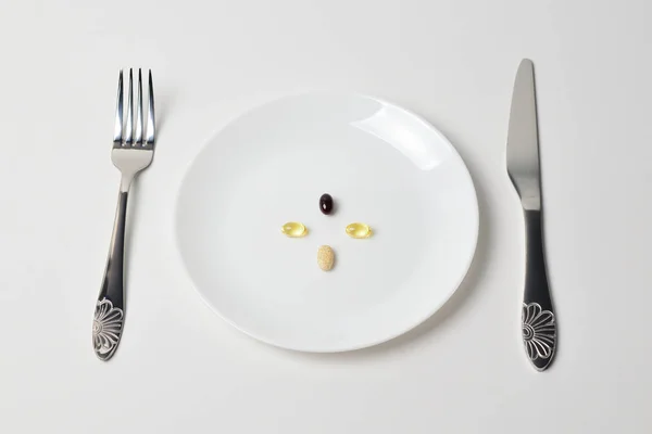 Multivitamin ve mineral takviyeleri. Balık yağı, vitamin ve akım.