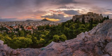 Akropolis ve panoramik şehir Atina, Yunanistan. 