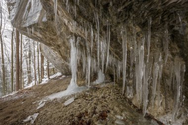 Kuzey Slovakya Velka Fatra milli parkta buz oluşumları Mazarna mağara.