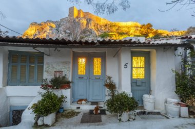 Atina, Yunanistan - 17 Mart 2018: Anafiotika Mahallesi eski şehir, Atina, Yunanistan. 