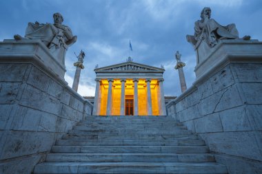 Atina, Yunanistan - 08 Nisan 2018: Modern bir bina Academy of Athens, ülkenin en yüksek araştırma kurulması Panepistimio içinde bulunan.