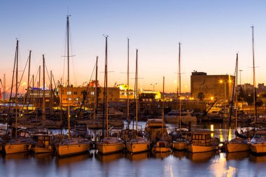 Heraklion, Yunanistan - 11 Ocak 2020: Yunanistan 'ın Girit kentindeki Heraklion limanında