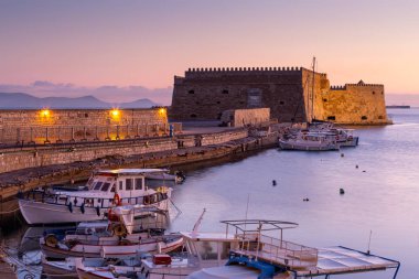 Yunanistan 'ın Girit kentindeki Heraklion eski limanındaki Venedik kalesi
