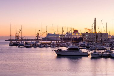 Heraklion, Yunanistan - 11 Ocak 2020: Yunanistan 'ın Girit kentindeki Heraklion limanında