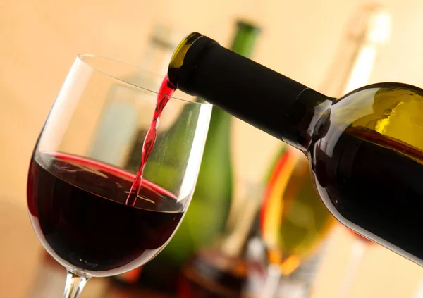 Red Wine Glass Pouring — Stock Photo, Image