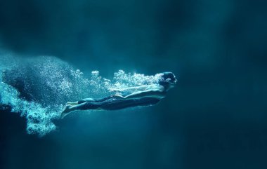 Mavi okyanusta bir eğim alarak