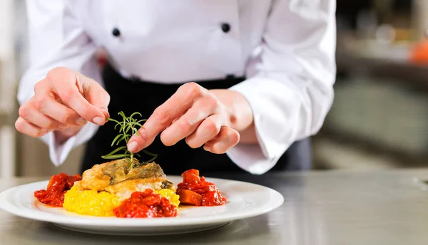 Decorating Delicious Plate — Stock Photo, Image