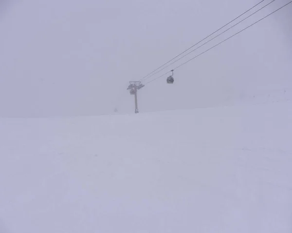 Ski lift in fog — Stock Photo, Image