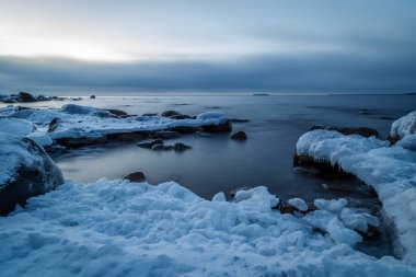 Gün batımından sonra kış Gölü