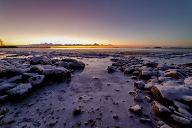Gölde gün batımı