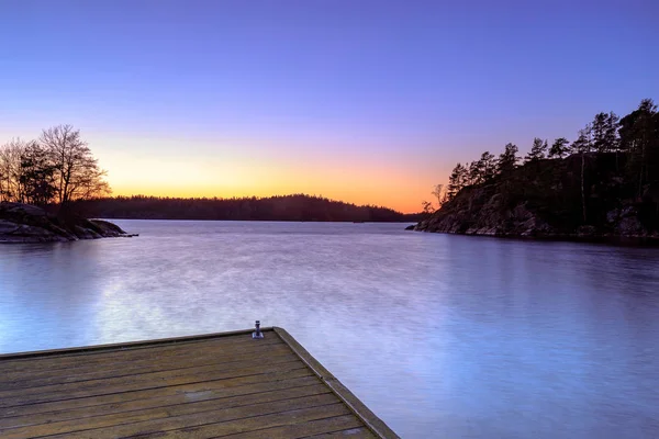 İskele ve günbatımı denizde