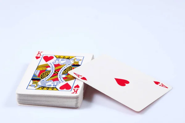 心のエースと白い背景で隔離の上王カード デッキ — ストック写真