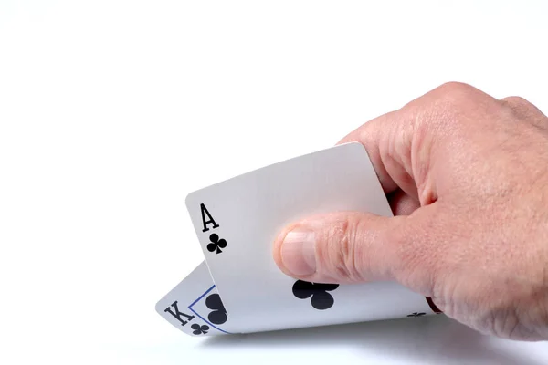 Beyaz Adamın Elini Çiçek Poker Kartları Beyaz Arka Plan Üzerinde — Stok fotoğraf