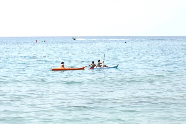 Ligúria Itália Agosto 2017 Mulher Bote Mar Plano — Fotografia de Stock