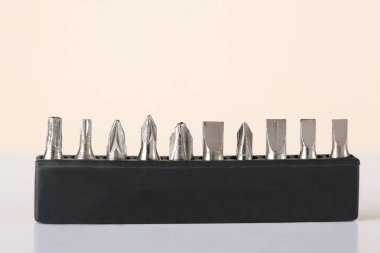 farklı boyutta tornavida bit bir dizi