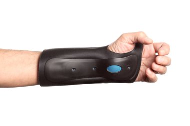 İnsan eli bileklikli, ortopedik ekipman beyaz arkaplanda izole edilmiş, kırpma yolu ve metin alanınız için kopyalama alanı