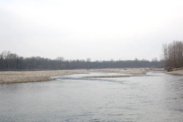 冬の川の景色とテキストのコピースペース — ストック写真